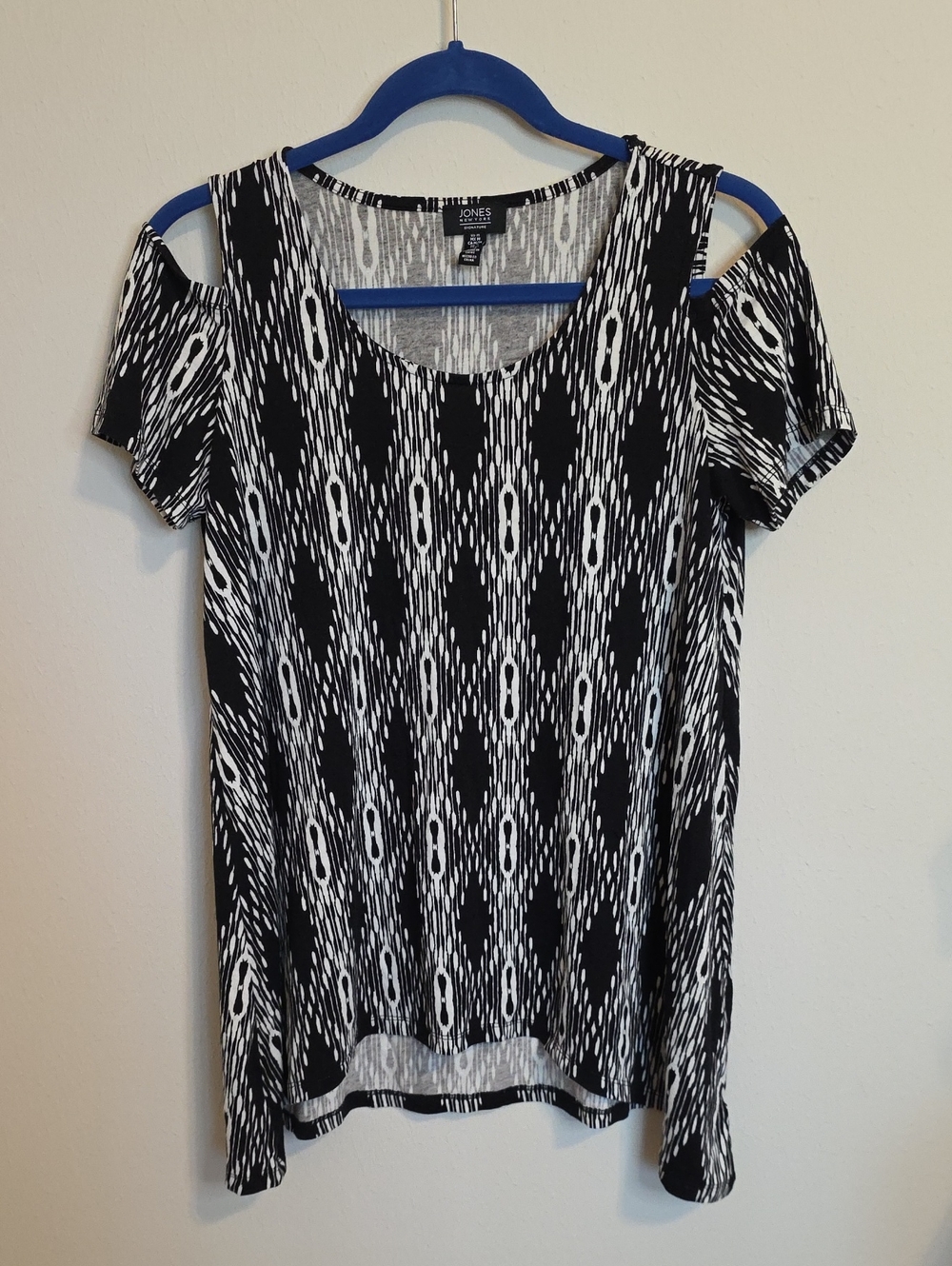 Jones New York Black & White Cold-Shoulder Patterned Tunic